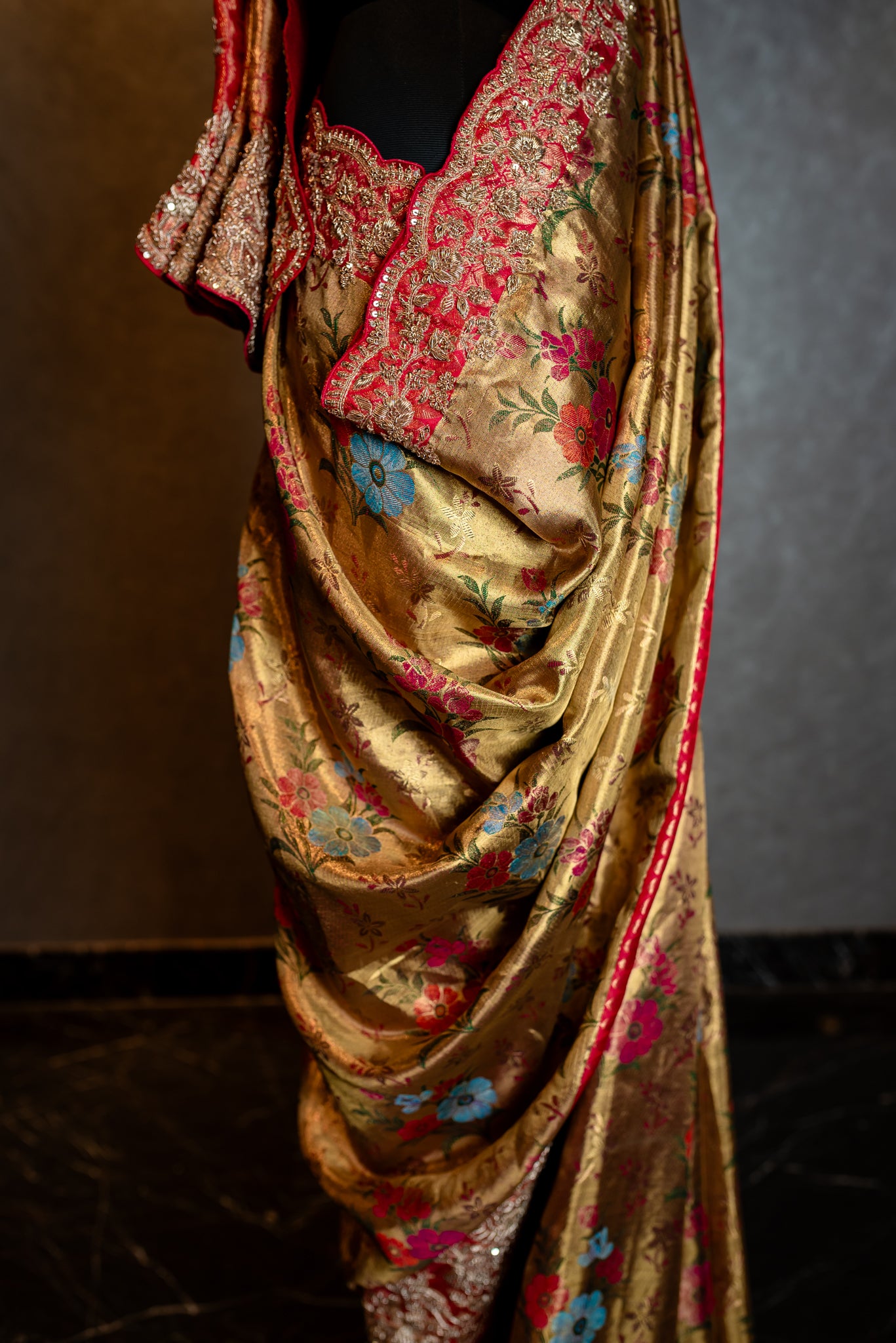 ELEGANT PURE KANJIVARAM SAREE WITH EXQUISITE HANDCRAFTED DETAILS SS-1037