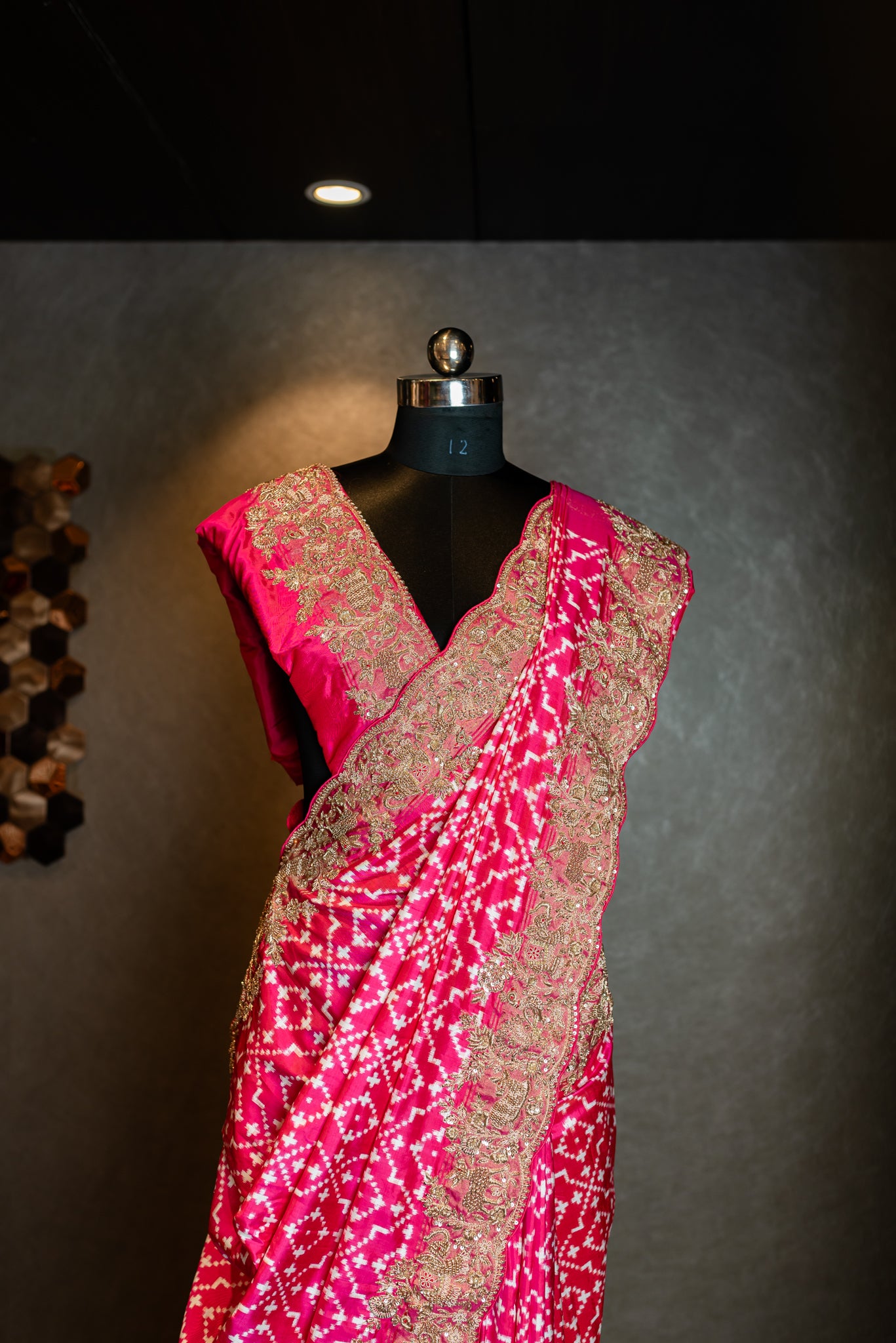 AN ELEGANT PINK HANDCRAFTED PURE POCHAMPALLY IKKAT SAREE SS-946