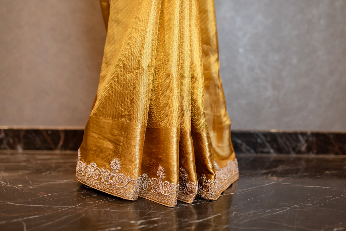 AN ELEGANT GOLD EMBROIDERED KANJIVARAM SAREE SS-1020