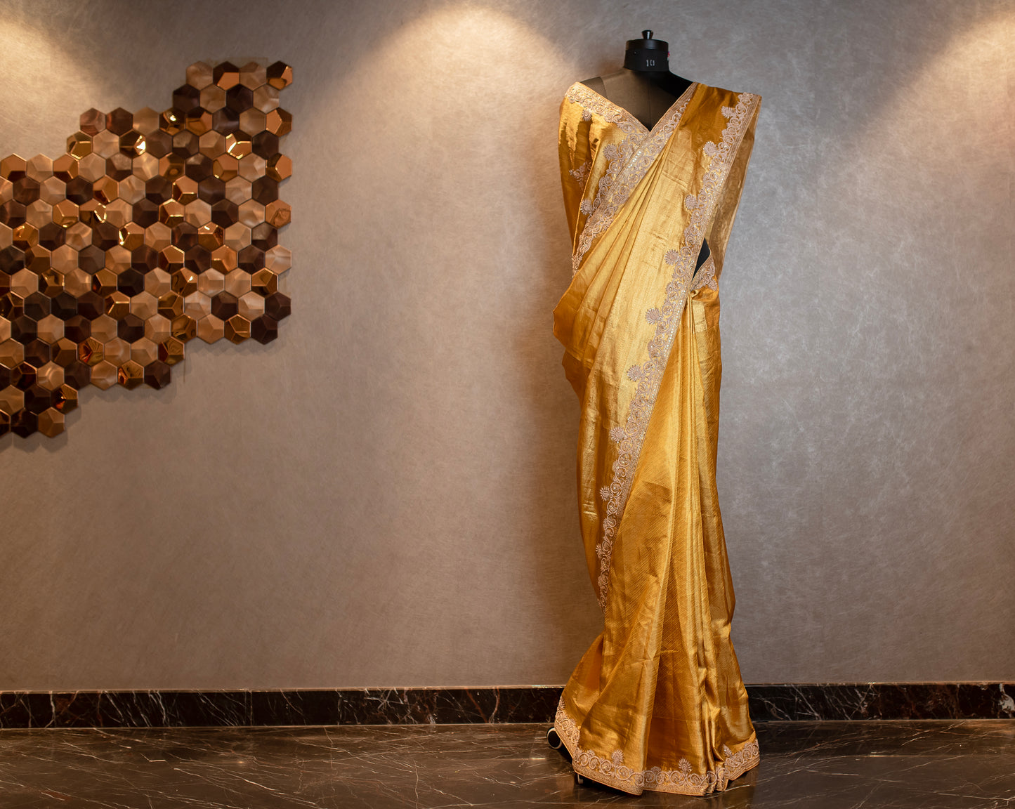 AN ELEGANT GOLD EMBROIDERED KANJIVARAM SAREE SS-1020